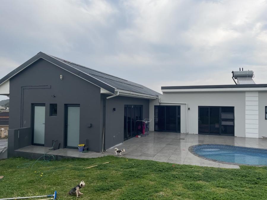 4 Bedroom Property for Sale in Blue Bend Eastern Cape